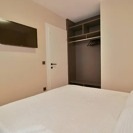 Noir Design Apartment *