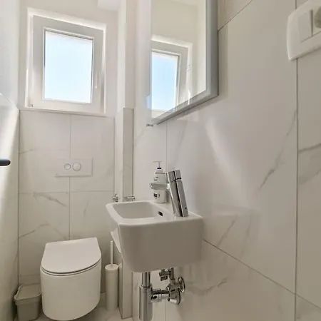 Apartment Noir Design Trogir