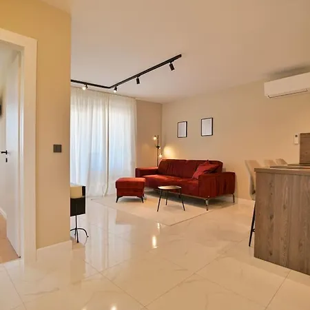 Apartment Noir Design Trogir