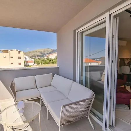 Noir Design Apartment Trogir