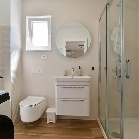Apartment Noir Design Trogir
